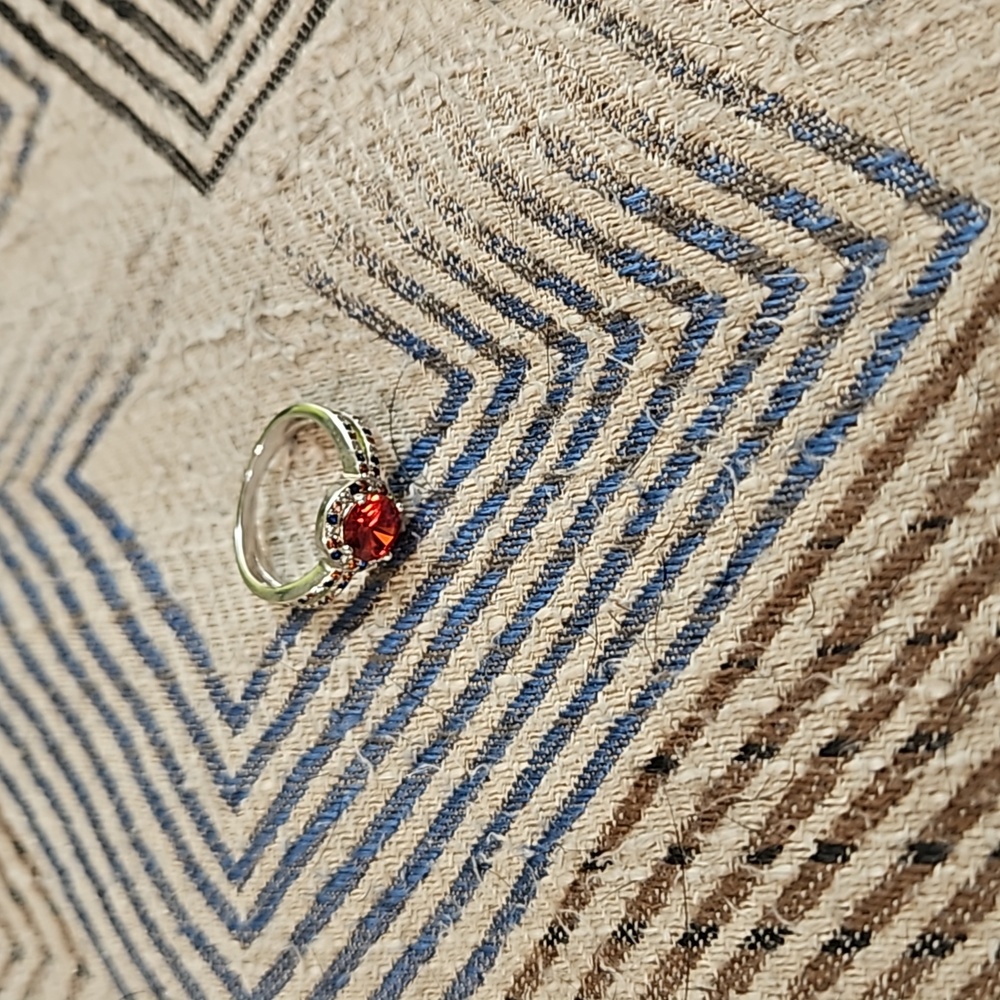 Fragrant jewels red stone ring
